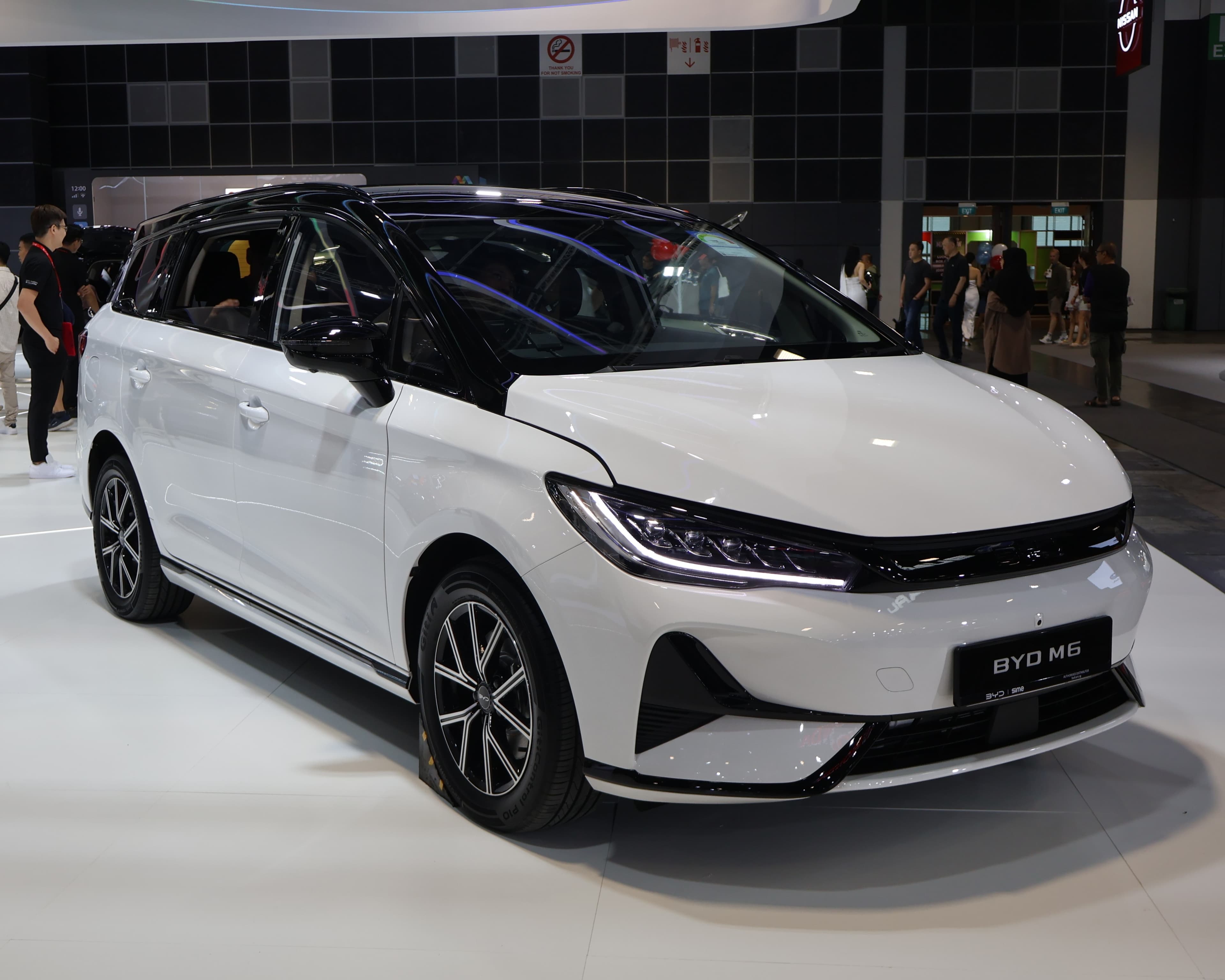 BYD eMAX 7 electric MPV